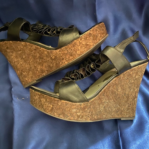 Steve Madden 4 inch wedges - Picture 4 of 4